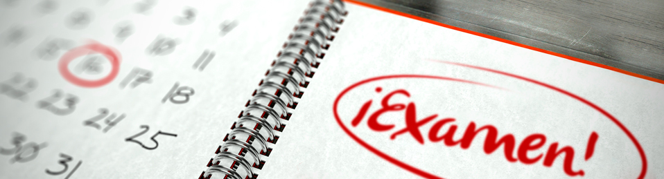 Imagen de una libreta con un calendario, donde un día se encuentra señalado como examen
